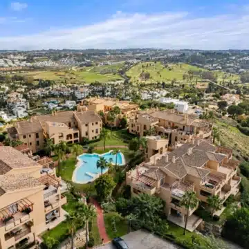 Luxurious 2-bedroom apartment with breathtaking panoramic sea views in La Hacienda del Señorío de Cifuentes, Benahavis Picture 22