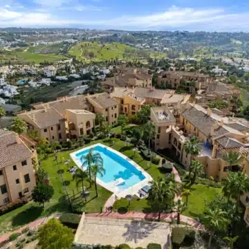 Luxurious 2-bedroom apartment with breathtaking panoramic sea views in La Hacienda del Señorío de Cifuentes, Benahavis Picture 23