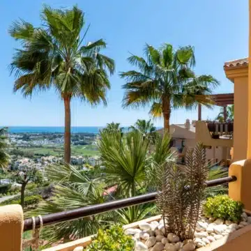 Luxurious 2-bedroom apartment with breathtaking panoramic sea views in La Hacienda del Señorío de Cifuentes, Benahavis Picture 26