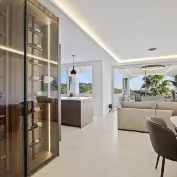 Three bedroom apartment positioned on the serene hills of Altos de la Quinta, Benahavis Picture 8