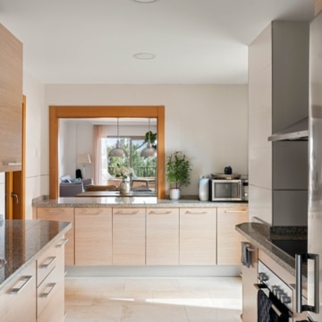 Luxurious 2-bedroom apartment with breathtaking panoramic sea views in La Hacienda del Señorío de Cifuentes, Benahavis Picture 3