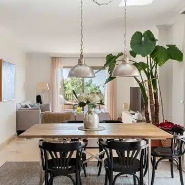 Luxurious 2-bedroom apartment with breathtaking panoramic sea views in La Hacienda del Señorío de Cifuentes, Benahavis Picture 2