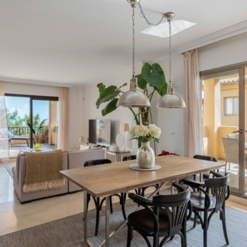 Luxurious 2-bedroom apartment with breathtaking panoramic sea views in La Hacienda del Señorío de Cifuentes, Benahavis Picture 7