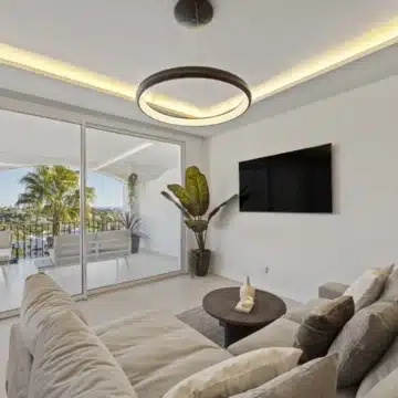 Three bedroom apartment positioned on the serene hills of Altos de la Quinta, Benahavis Picture 12