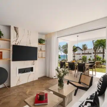 Magnificent frontline beach apartment with sea views in Coral beach, Marbella Golden Mile Picture 11