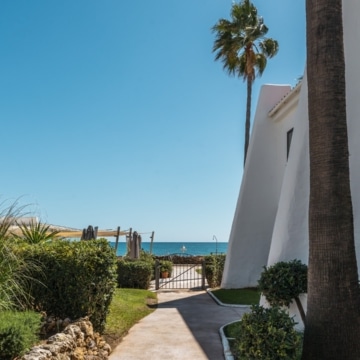 Magnificent frontline beach apartment with sea views in Coral beach, Marbella Golden Mile Picture 21