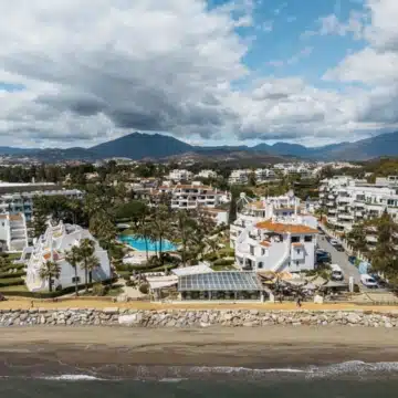Magnificent frontline beach apartment with sea views in Coral beach, Marbella Golden Mile Picture 24
