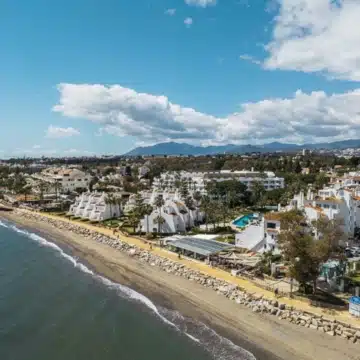 Magnificent frontline beach apartment with sea views in Coral beach, Marbella Golden Mile Picture 25