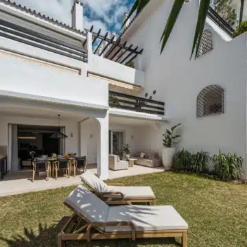 Magnificent frontline beach apartment with sea views in Coral beach, Marbella Golden Mile Picture 7