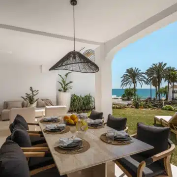 Magnificent frontline beach apartment with sea views in Coral beach, Marbella Golden Mile Picture 8