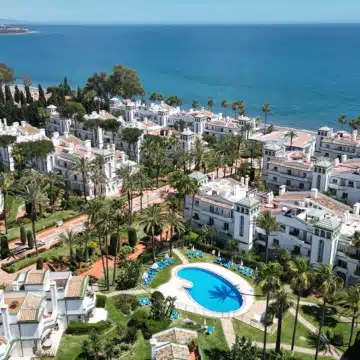 Seaside 2-bedroom groundfloor apartment on the Dominion Beach in Estepona Picture 1
