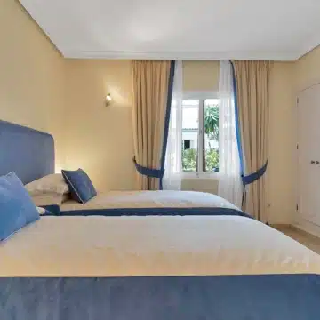 Seaside 2-bedroom groundfloor apartment on the Dominion Beach in Estepona Picture 3