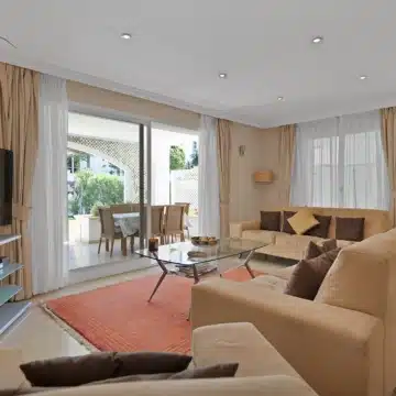 Seaside 2-bedroom groundfloor apartment on the Dominion Beach in Estepona Picture 2