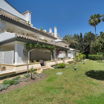 Seaside 2-bedroom groundfloor apartment on the Dominion Beach in Estepona Picture 0