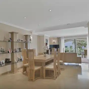 Seaside 2-bedroom groundfloor apartment on the Dominion Beach in Estepona Picture 36