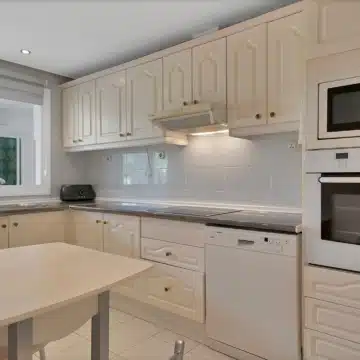 Seaside 2-bedroom groundfloor apartment on the Dominion Beach in Estepona Picture 7