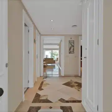 Seaside 2-bedroom groundfloor apartment on the Dominion Beach in Estepona Picture 17