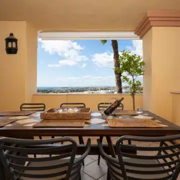 Exceptional 2-bedroom apartment in the prestigious Cumbres del Rodeo community of Nueva Andalucía Picture 6