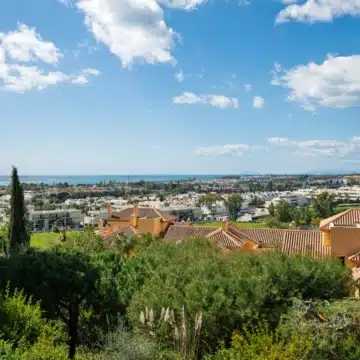 Exceptional 2-bedroom apartment in the prestigious Cumbres del Rodeo community of Nueva Andalucía Picture 19