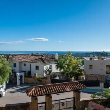 Spacious and bright home in the heart of Nueva Andalucía, Marbella Picture 31