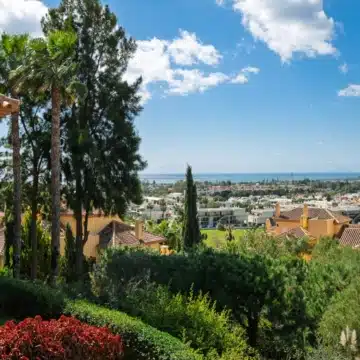 Exceptional 2-bedroom apartment in the prestigious Cumbres del Rodeo community of Nueva Andalucía Picture 20