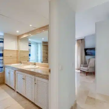 Spacious and bright home in the heart of Nueva Andalucía, Marbella Picture 33