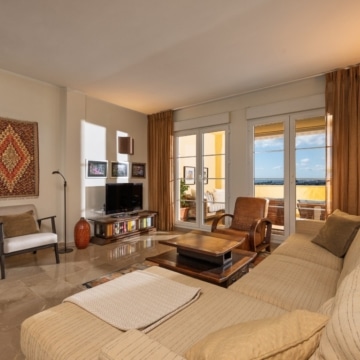 Exceptional 2-bedroom apartment in the prestigious Cumbres del Rodeo community of Nueva Andalucía Picture 2