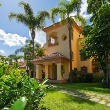 Exceptional 2-bedroom apartment in the prestigious Cumbres del Rodeo community of Nueva Andalucía Picture 23
