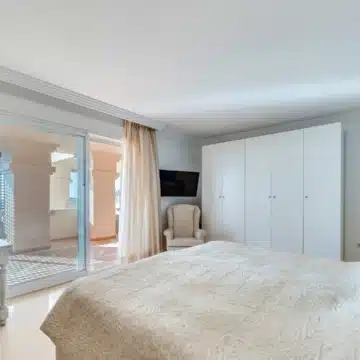 Spacious and bright home in the heart of Nueva Andalucía, Marbella Picture 39