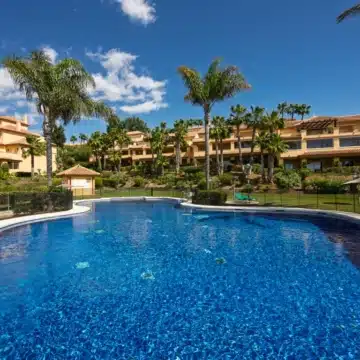 Exceptional 2-bedroom apartment in the prestigious Cumbres del Rodeo community of Nueva Andalucía Picture 26