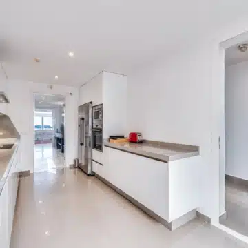 Spacious and bright home in the heart of Nueva Andalucía, Marbella Picture 9