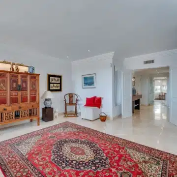 Spacious and bright home in the heart of Nueva Andalucía, Marbella Picture 11