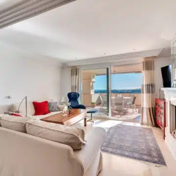 Spacious and bright home in the heart of Nueva Andalucía, Marbella Picture 6