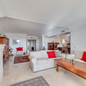 Spacious and bright home in the heart of Nueva Andalucía, Marbella Picture 14