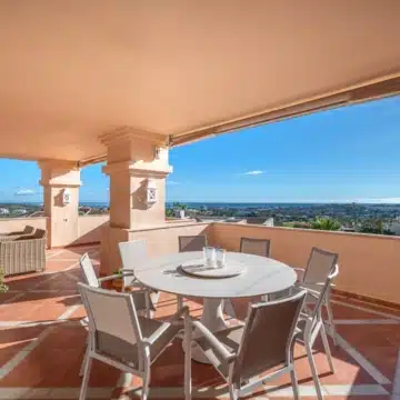 Spacious and bright home in the heart of Nueva Andalucía, Marbella Picture 2