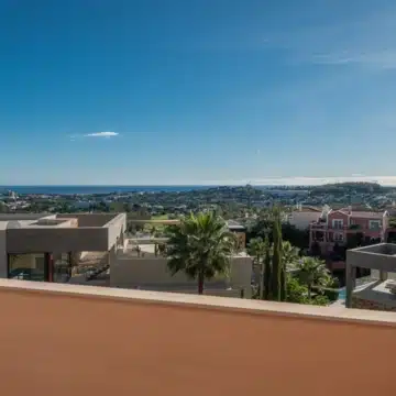 Spacious and bright home in the heart of Nueva Andalucía, Marbella Picture 42