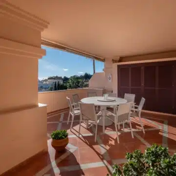 Spacious and bright home in the heart of Nueva Andalucía, Marbella Picture 49
