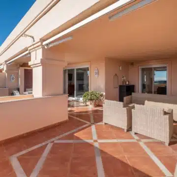 Spacious and bright home in the heart of Nueva Andalucía, Marbella Picture 51