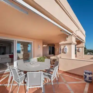 Spacious and bright home in the heart of Nueva Andalucía, Marbella Picture 15