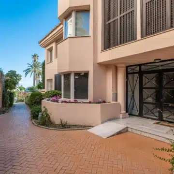 Spacious and bright home in the heart of Nueva Andalucía, Marbella Picture 53