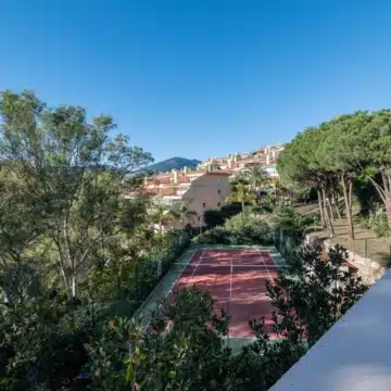 Spacious and bright home in the heart of Nueva Andalucía, Marbella Picture 56