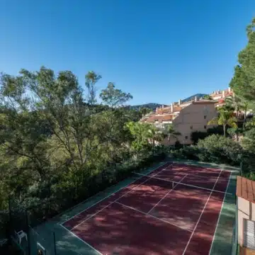 Spacious and bright home in the heart of Nueva Andalucía, Marbella Picture 58