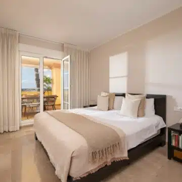 Exceptional 2-bedroom apartment in the prestigious Cumbres del Rodeo community of Nueva Andalucía Picture 7