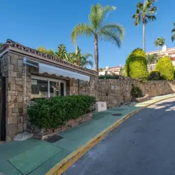 Spacious and bright home in the heart of Nueva Andalucía, Marbella Picture 75