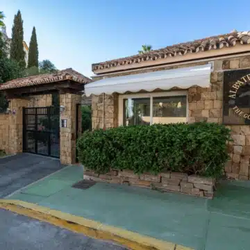 Spacious and bright home in the heart of Nueva Andalucía, Marbella Picture 76