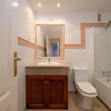 Exceptional 2-bedroom apartment in the prestigious Cumbres del Rodeo community of Nueva Andalucía Picture 15