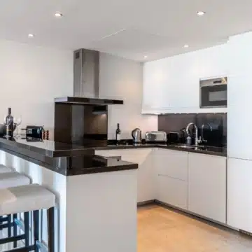 Newly renovated three-bedroom apartment in the prestigious La Alzambra, Nueva Andalucía Picture 20