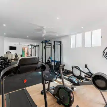 Newly renovated three-bedroom apartment in the prestigious La Alzambra, Nueva Andalucía Picture 19