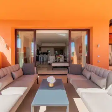 Newly renovated three-bedroom apartment in the prestigious La Alzambra, Nueva Andalucía Picture 13