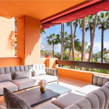 Newly renovated three-bedroom apartment in the prestigious La Alzambra, Nueva Andalucía Picture 15